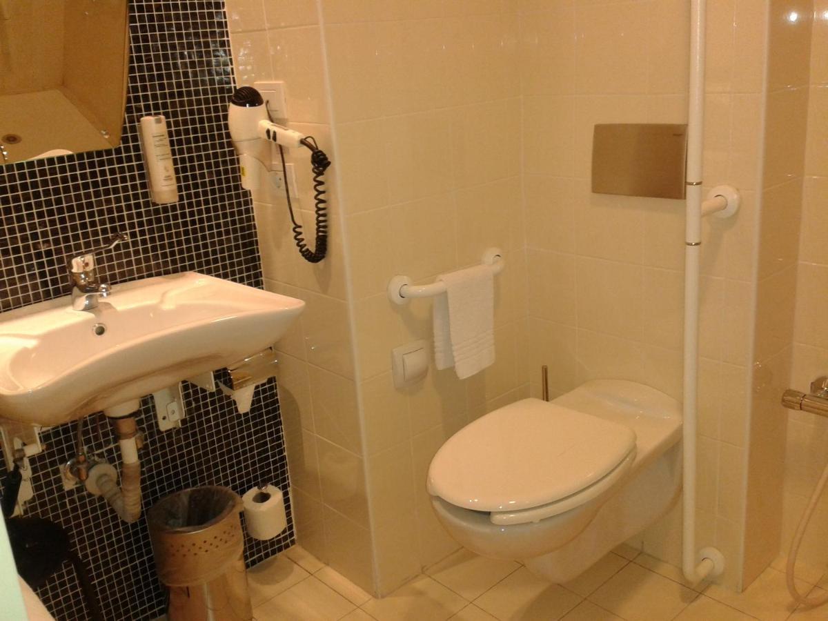 Economy Double or Twin Room - Disability Access,1681720259:JPEG